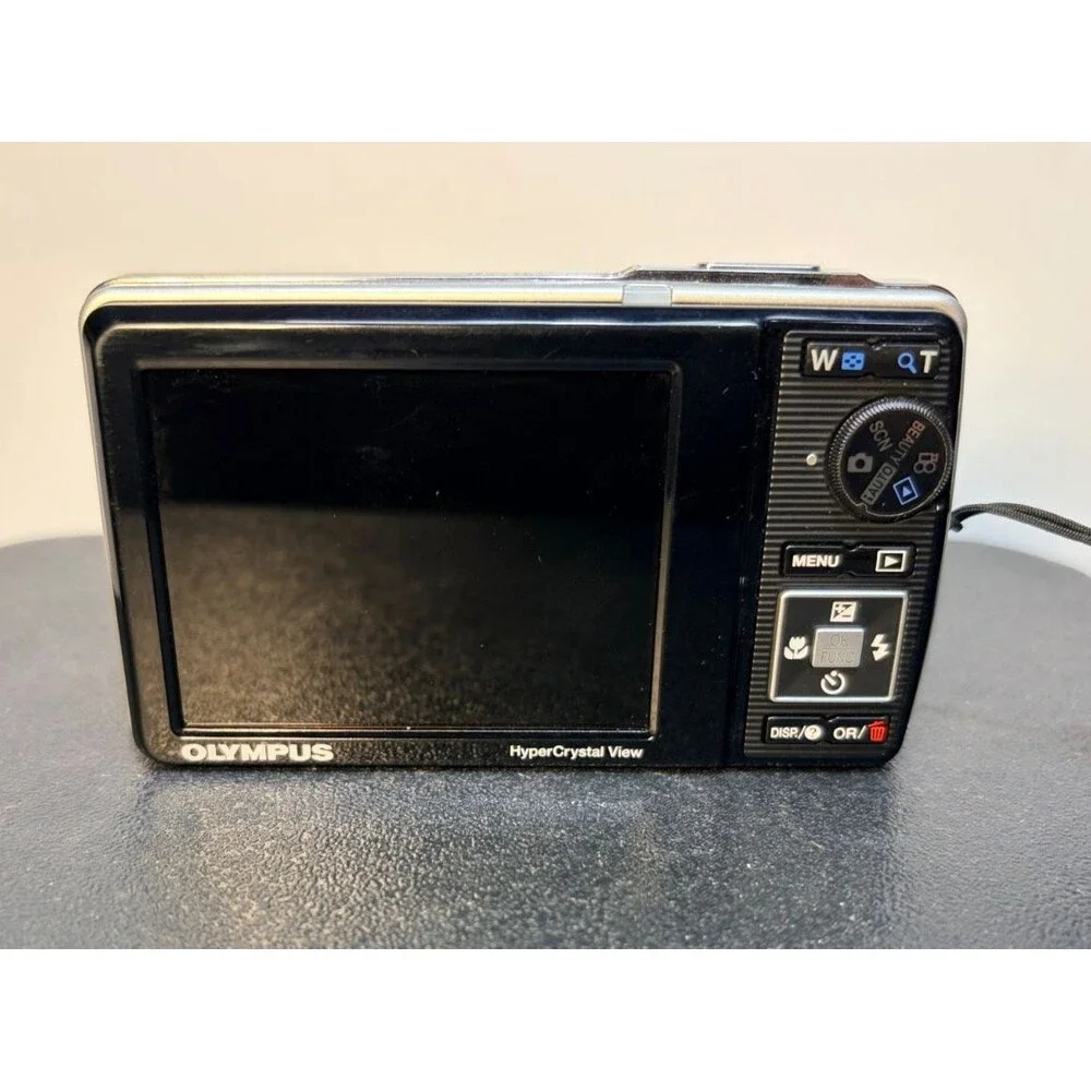 Olympus Stylus 7010 12.0MP Digital Camera Silver Point Shoot w/Batt & charger